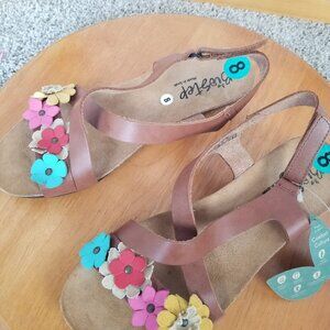 Biostep Leather Sandals Made in Spain Adjustable Strap Leather Flowers SZ 8 NWT